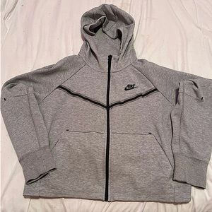 Nike tech fleece jacket(Womens Fleece Windrunner)